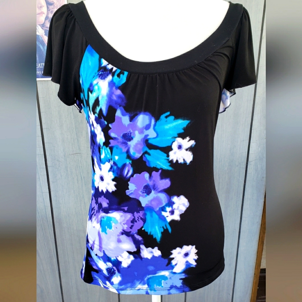 Wrapper brand flowered dress top